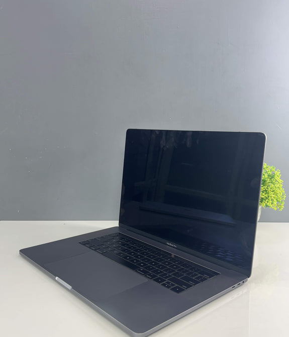 Refurbished Apple Macbook Pro A1707 2017 (i7/16GB/512GB/Mac OS Sierra/2 GB Graphics/15")