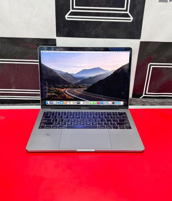 Apple MacBook Pro A1708 Intel® Core™ i7 7th Gen 16GB RAM 512GB SSD 13" retina display with 2gb graphic card (refurbished, second hand, renewed, preowned, open box)