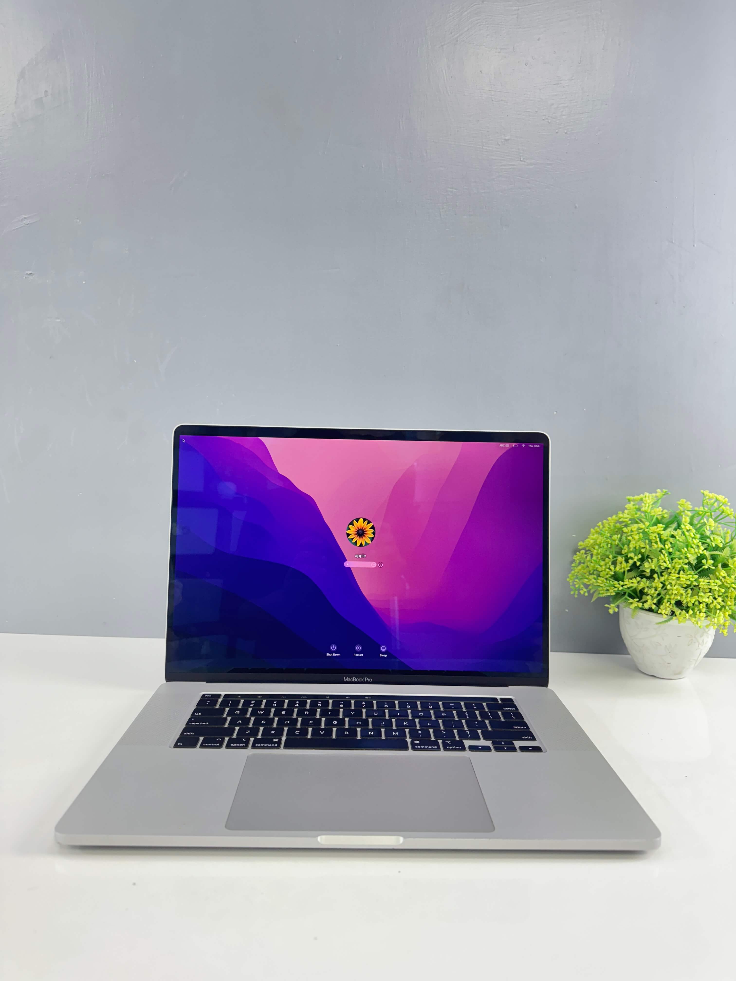 Apple MacBook Pro (2141) i7 (2019) GB Graphics card (16 inch, Space Grey) (Refurbished)
