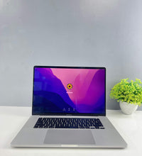 Apple MacBook Pro (2141) i7 (2019) 4 GB Graphics card (16 inch, Space Grey) (Refurbished)