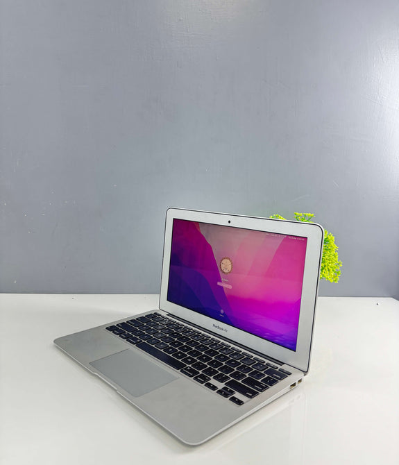 Apple MacBook Air A1465 Intel Core i5/13.3 Inch, Silver (Refurbished )