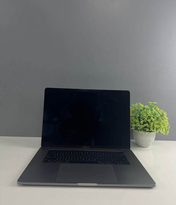 Apple Macbook Pro A1990 Core i7 (2018)4 GB AMD Radeon Graphics)(15.4 Inch,Space Grey)(Refurbished)