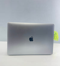 Apple Macbook Pro A1990 Core i7 (2018)4 GB AMD Radeon Graphics)(15.4 Inch,Space Grey)(Refurbished)