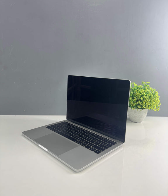 Apple MacBook Pro A1708 i7  16 GB
