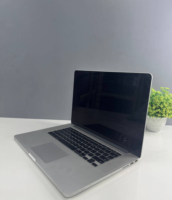 MacBook Pro A1398 2015 core 256 GB SSD 